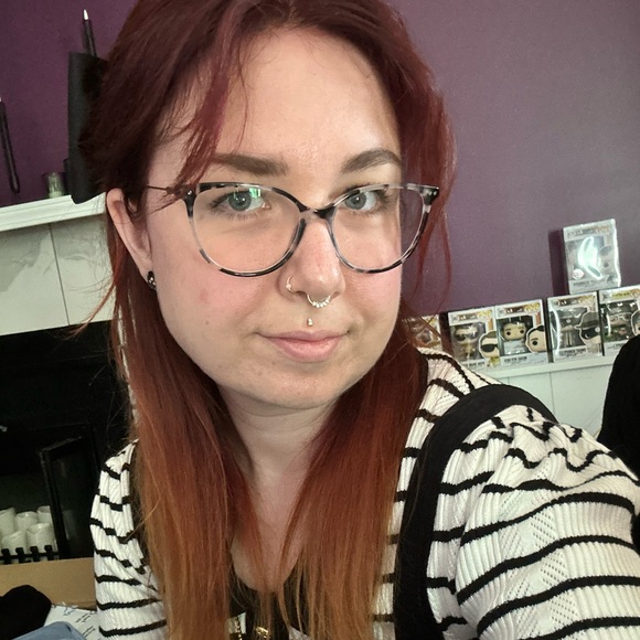 Meet your Posher, Jen - Picture 2 of 2